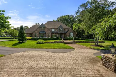 8 Rock Spring Ln, Southborough, MA 01772 - Photo 2