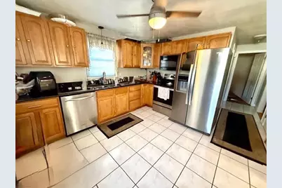 51 Roosevelt St, Seekonk, MA 02771 - Photo 2