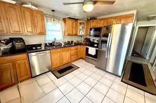 51 Roosevelt St, Seekonk, MA 02771 - Photo 2