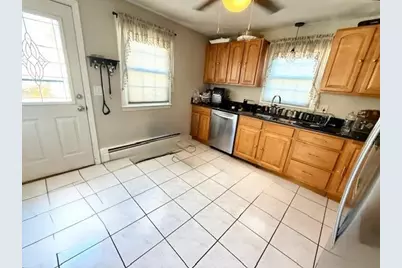 51 Roosevelt St, Seekonk, MA 02771 - Photo 4