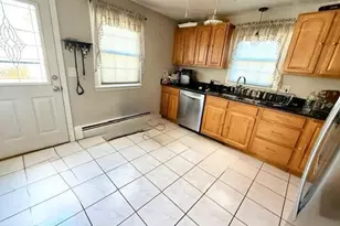 51 Roosevelt St, Seekonk, MA 02771 - Photo 4