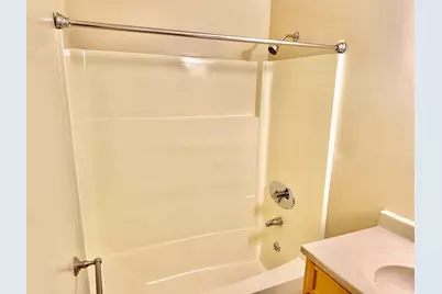 4700 N Main St #3E, Fall River, MA 02720 - Photo 8