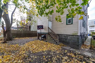 18 Santuit St, Boston, MA 02124 - Photo 8