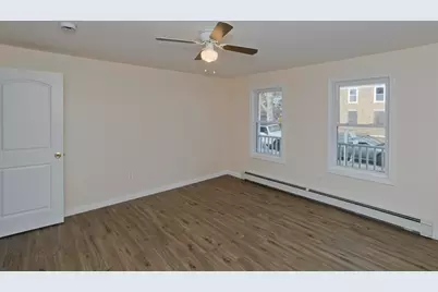 19 Quincy St, Springfield, MA 01109 - Photo 18