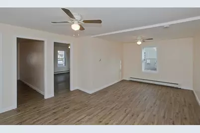 19 Quincy St, Springfield, MA 01109 - Photo 14