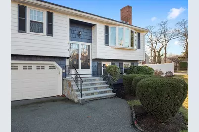 1 Mansfield Dr, Wakefield, MA 01880 - Photo 2