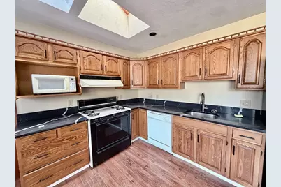 28 Edgeworth St #R, Weymouth, MA 02189 - Photo 8