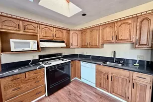 28 Edgeworth St, Weymouth, MA 02189 - Photo 8