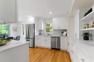 29 Cottage St, Newton, MA 02464 - Photo 12