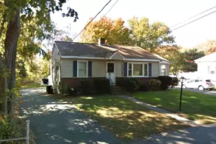 347 Ash St, Reading, MA 01867 - Photo 2