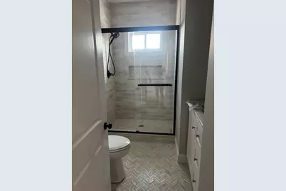 2039 Pleasant St #2, Fall River, MA 02723 - Photo 4