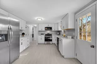 17 Fresh Pond Cir, Plymouth, MA 02360 - Photo 2