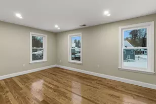 35 Oak St, Tewksbury, MA 01876 - Photo 8