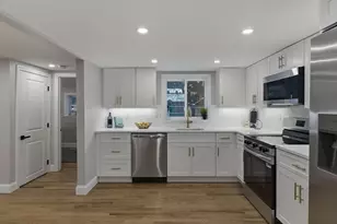 35 Oak St, Tewksbury, MA 01876 - Photo 2