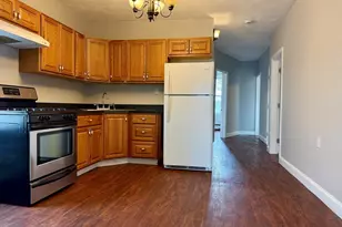 8 Dalton St, Lowell, MA 01850 - Photo 4