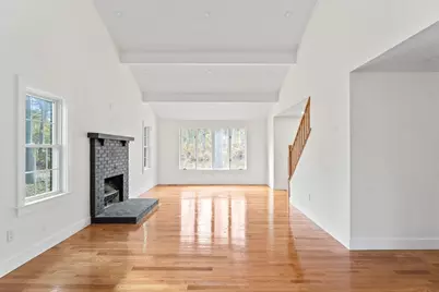 32 Laurel Ln, Raynham, MA 02767 - Photo 4