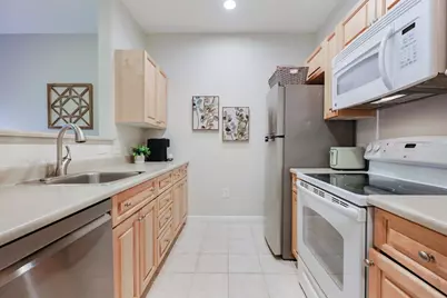 8 Walnut St #209, Peabody, MA 01960 - Photo 4
