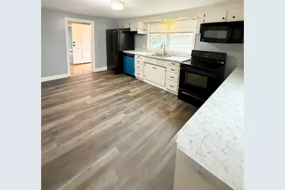 377 Wilbraham St #1, Palmer, MA 01069 - Photo 2