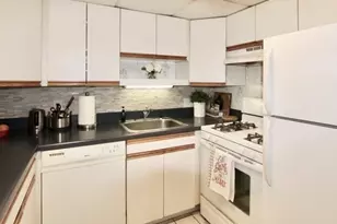 44 Broadlawn Park, Boston, MA 02467 - Photo 6