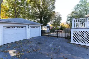 109 Linden Rd, Melrose, MA 02176 - Photo 2