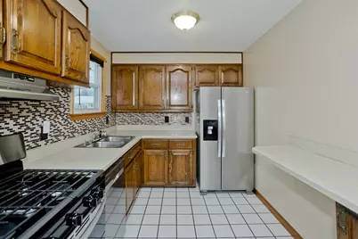 68 Hamilton St, Springfield, MA 01119 - Photo 8