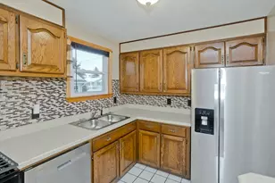 68 Hamilton St, Springfield, MA 01119 - Photo 6