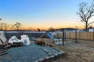 14 Mount Pleasant Ave, Dracut, MA 01826 - Photo 4