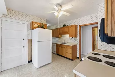 60 Barrison Street, Springfield, MA 01109 - Photo 10