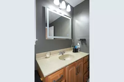 18 Lincoln Ave, Millbury, MA 01527 - Photo 8