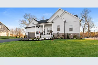 46 Magnolia Dr, Swansea, MA 02777 - Photo 2