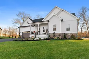 46 Magnolia Dr, Swansea, MA 02777 - Photo 2