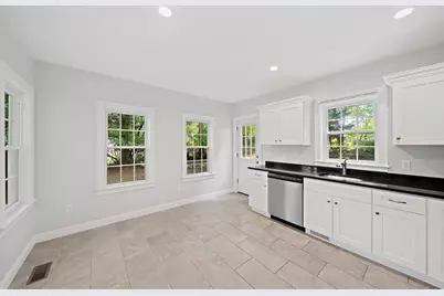 285 Elm St, Pembroke, MA 02359 - Photo 8