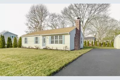 20 Swallow St, Falmouth, MA 02536 - Photo 2