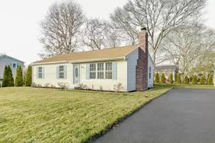 20 Swallow St, Falmouth, MA 02536 - Photo 2