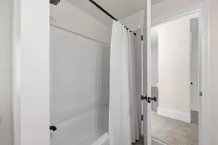 48 Pleasant St, Westfield, MA 01085 - Photo 30