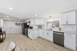 48 Pleasant St, Westfield, MA 01085 - Photo 8