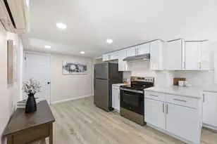 48 Pleasant St, Westfield, MA 01085 - Photo 6