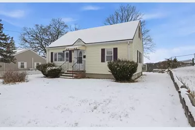 39 Phoebe Ave, Lowell, MA 01854 - Photo 4