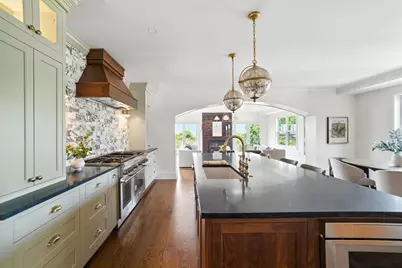 197 Winchester St #197, Brookline, MA 02446 - Photo 2