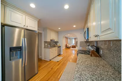 642 Centre St, Newton, MA 02458 - Photo 8