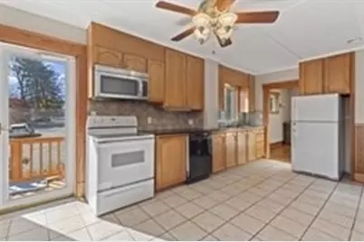 21 Edwards St, Southbridge, MA 01550 - Photo 10