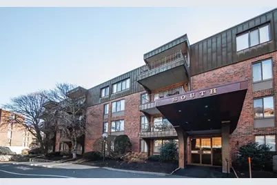 1002 Paradise Rd #PHE, Swampscott, MA 01907 - Photo 1