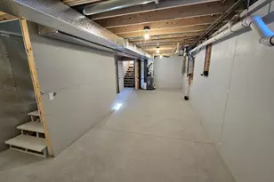 184 Howard St, Ludlow, MA 01056 - Photo 26