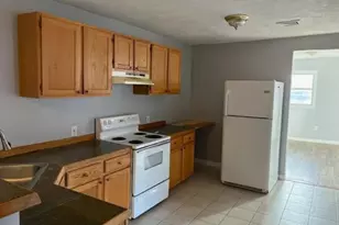 76 Walnut St, Peabody, MA 01960 - Photo 2