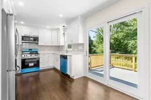 105 Birchwood Dr, Swansea, MA 02777 - Photo 2
