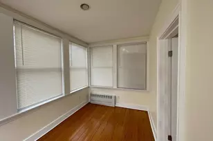 22 Walnut Pl, Newton, MA 02460 - Photo 4