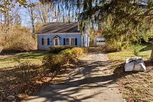 40 Beechwood St, Cohasset, MA 02025 - Photo 2