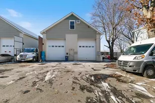 31 Garfield St, Lawrence, MA 01843 - Photo 2