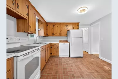 37 Pine St, Bedford, MA 01730 - Photo 8