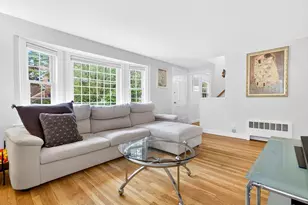 37 Pine St, Bedford, MA 01730 - Photo 4